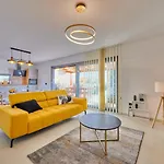Frana Villa *
